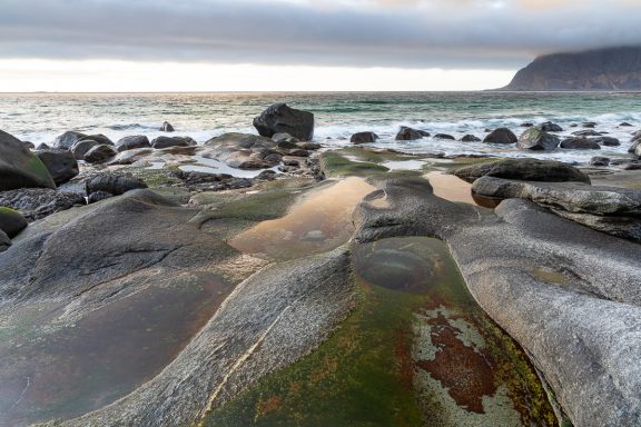 Plage Uttakleiv et l'œil du dragon