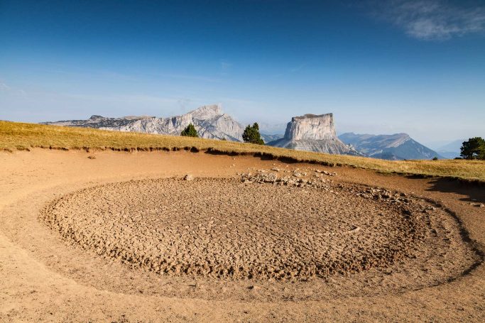 Mont Aiguille depuis la mare asséchée de la Tête Chevalière